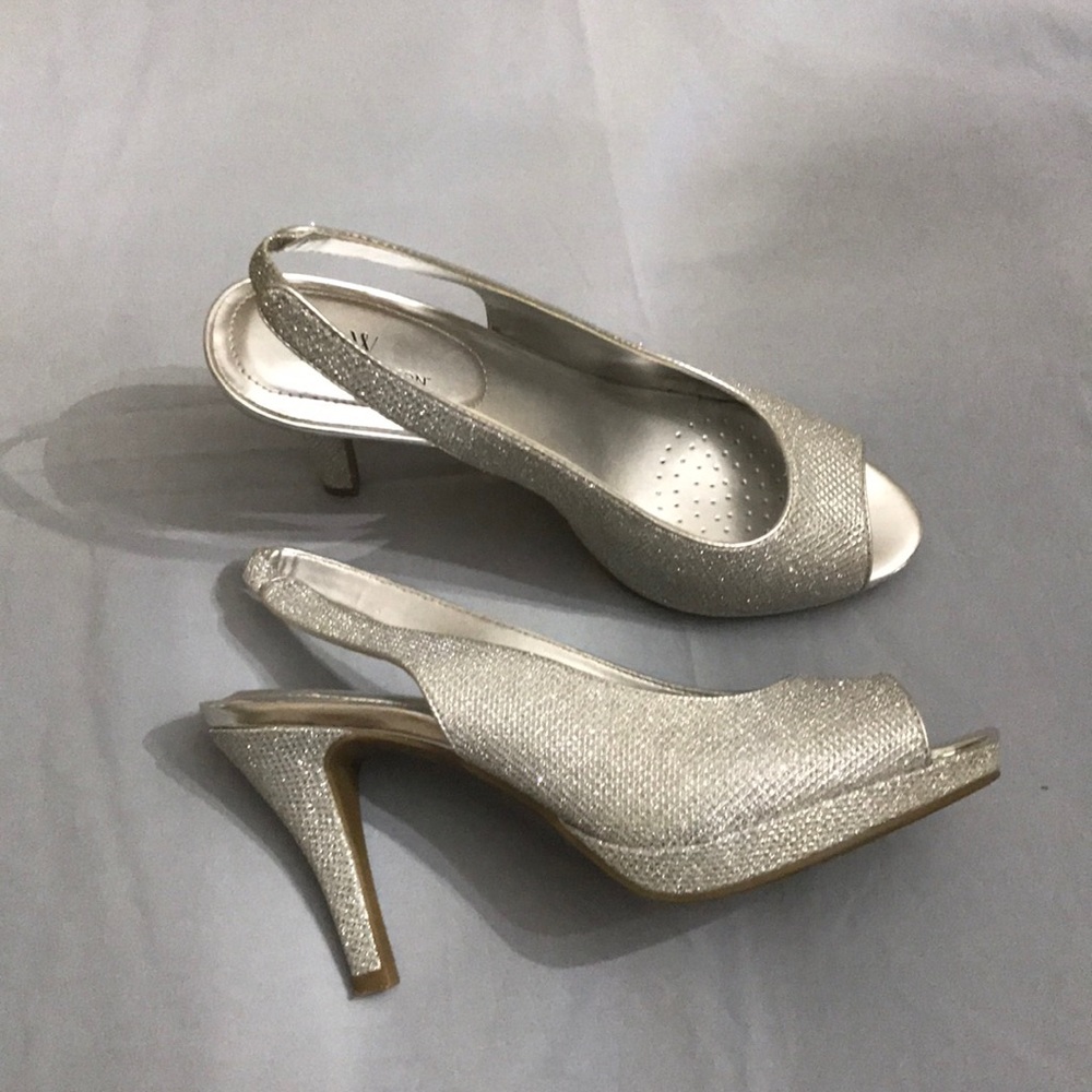 Worthington silver dress slings
